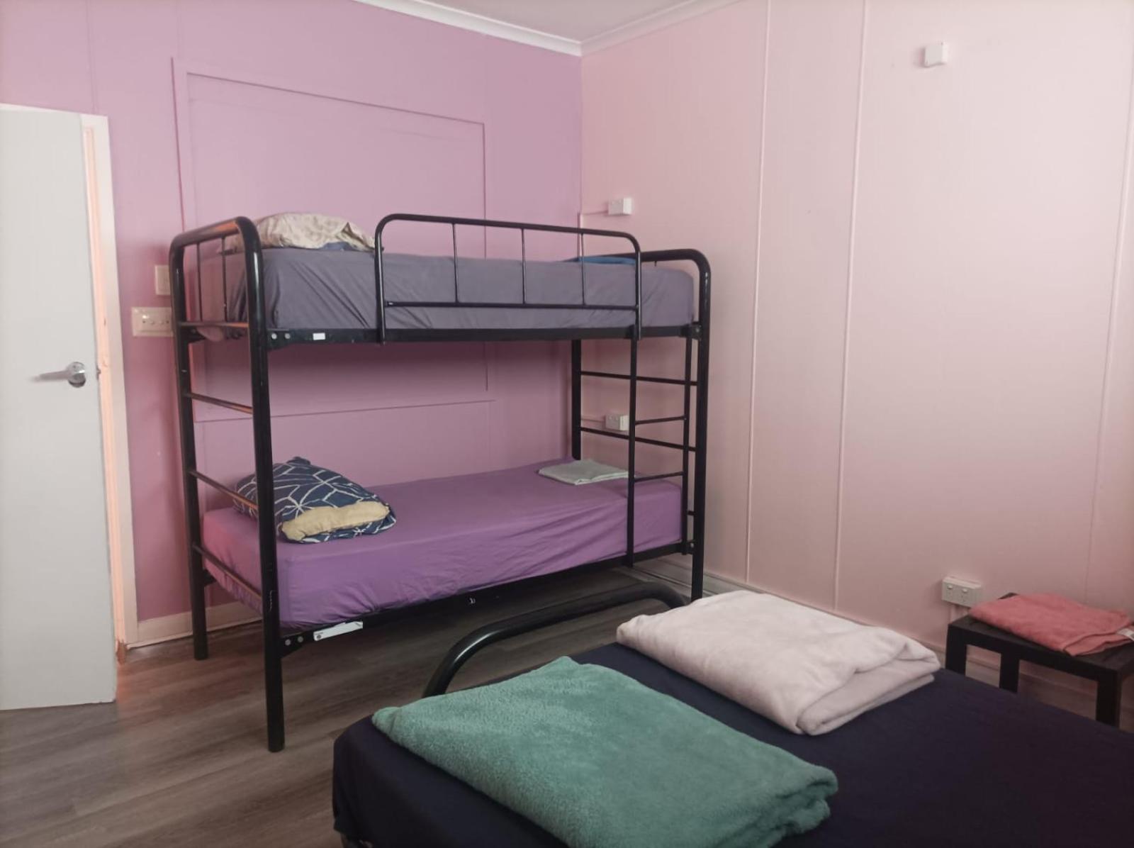 The Cozy Hostel - Motel
