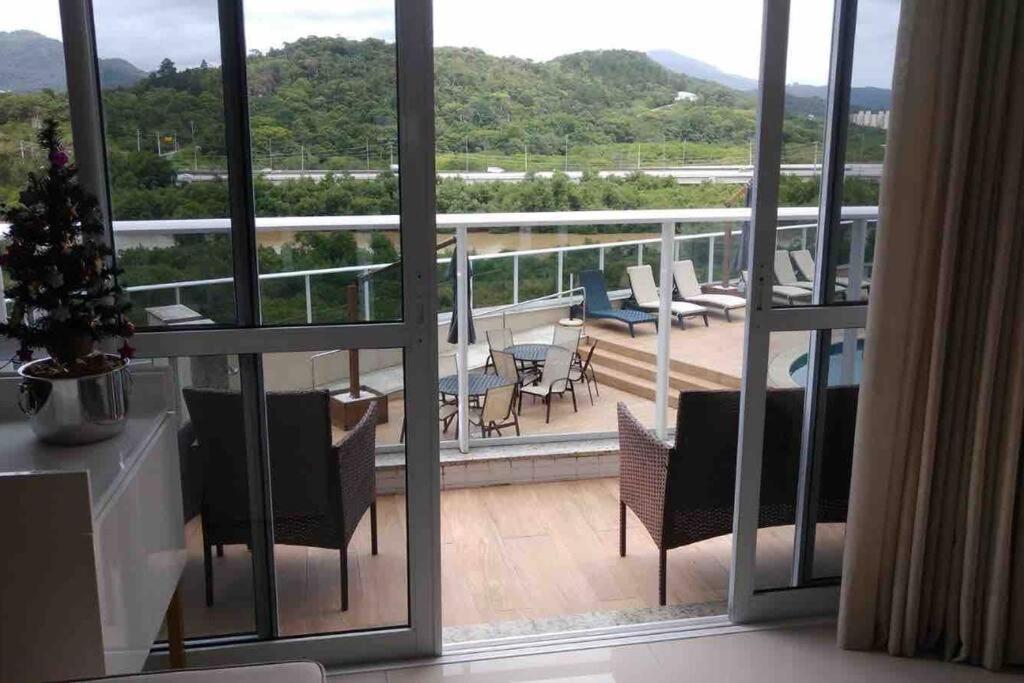 4 suítes, piscina exclusiva, barra sul, B.Camboriú