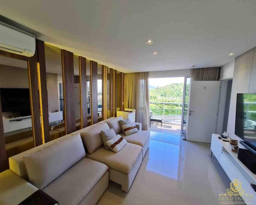 4 suítes, piscina exclusiva, barra sul, B.Camboriú