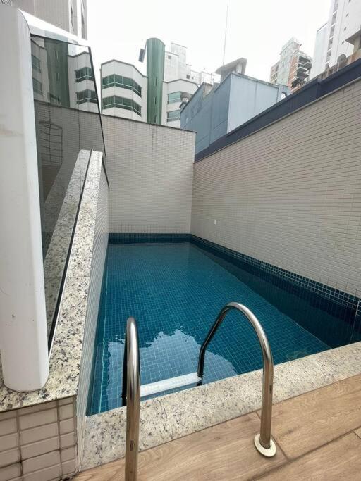 4 suítes, piscina exclusiva, barra sul, B.Camboriú