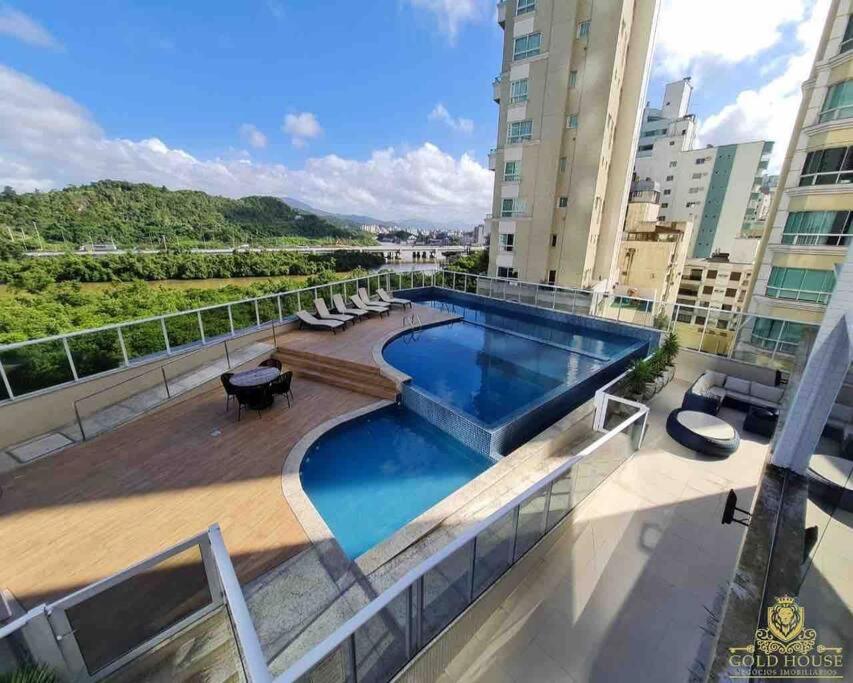 4 suítes, piscina exclusiva, barra sul, B.Camboriú