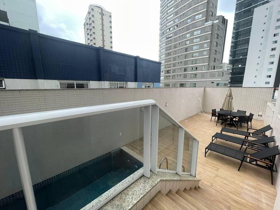4 suítes, piscina exclusiva, barra sul, B.Camboriú