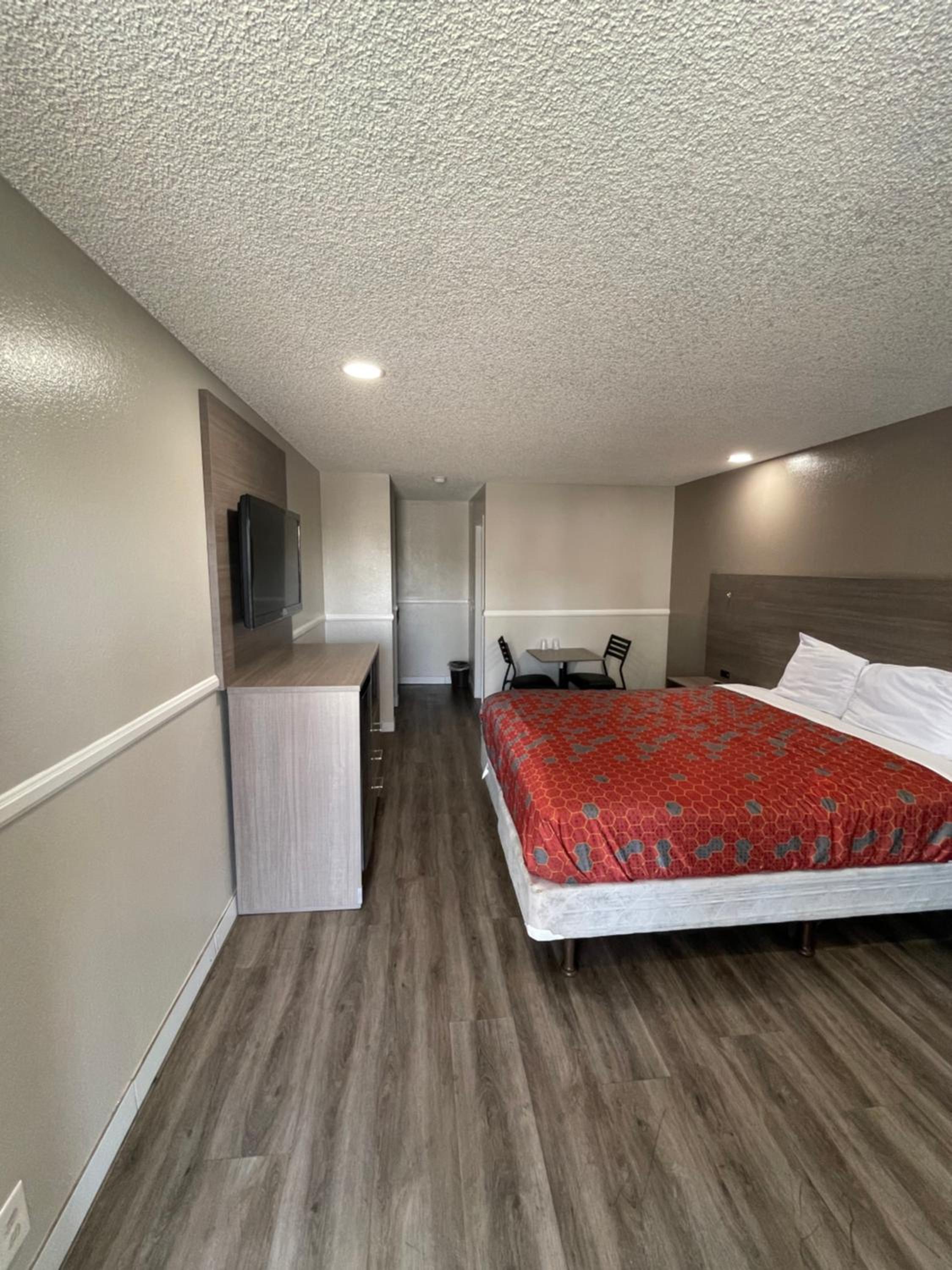 San Bernardino Vacations - Economy Inn - Property Image 16