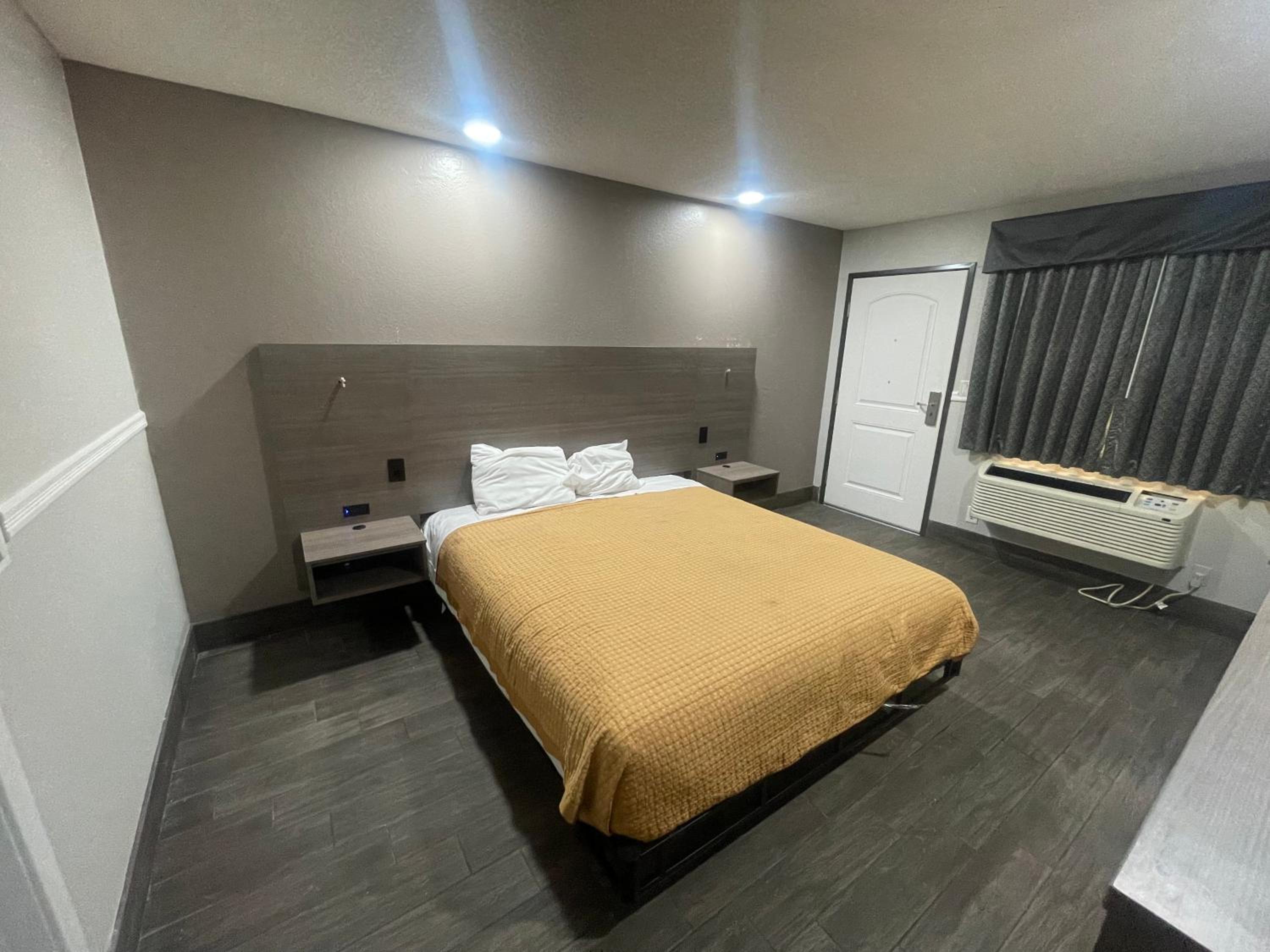 San Bernardino Vacations - Economy Inn - Property Image 9