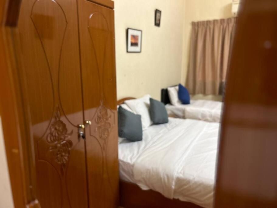Ipoh Simple Famliy Homestay 3R3B 7-9pax SY24 photo 2