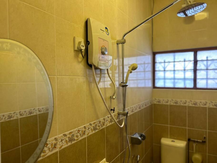Ipoh Simple Famliy Homestay 3R3B 7-9pax SY24 photo 4