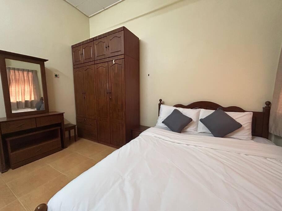Ipoh Simple Famliy Homestay 3R3B 7-9pax SY24 photo 5