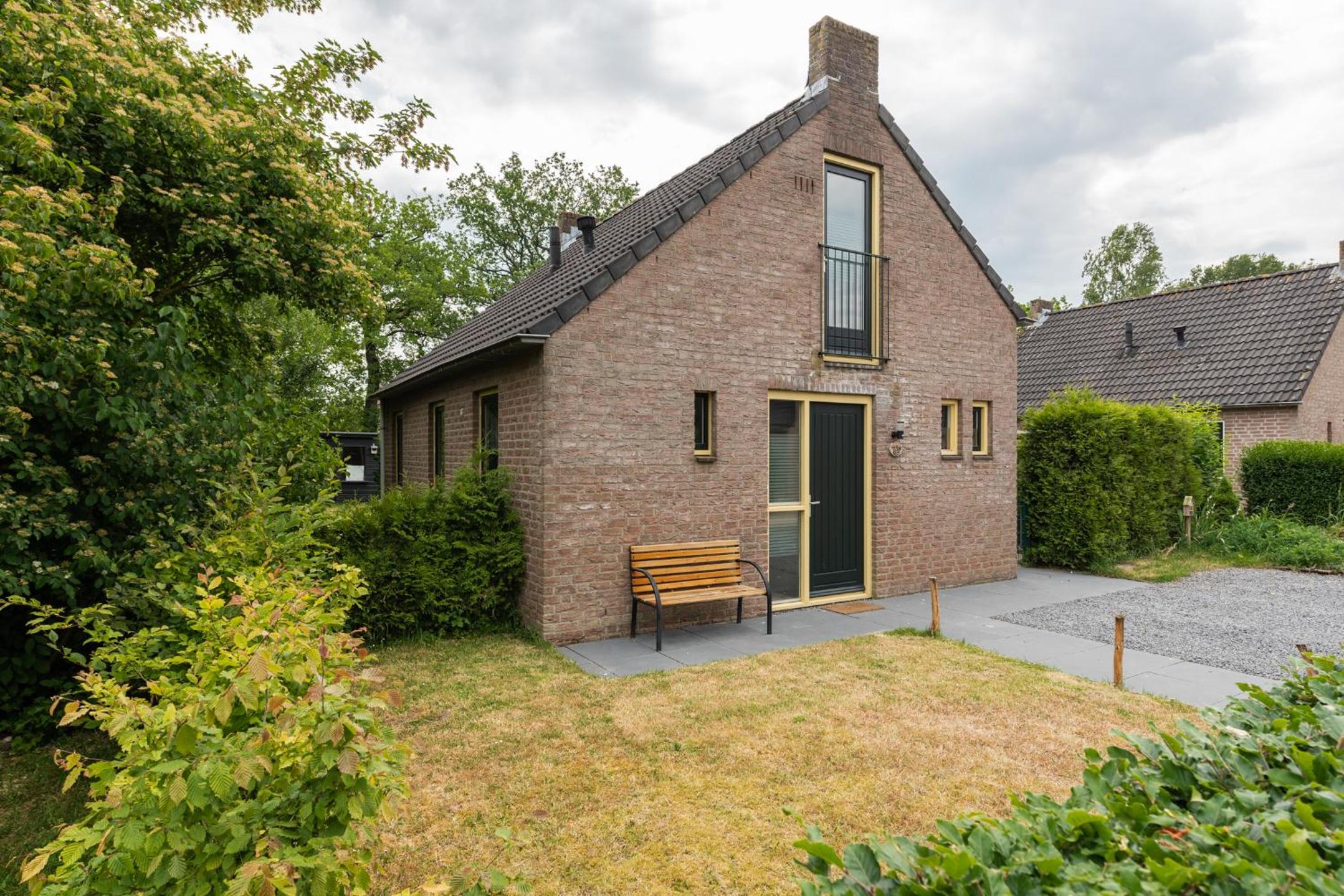Het Huys Ewijk mooi luxe en een laadpaal view 2