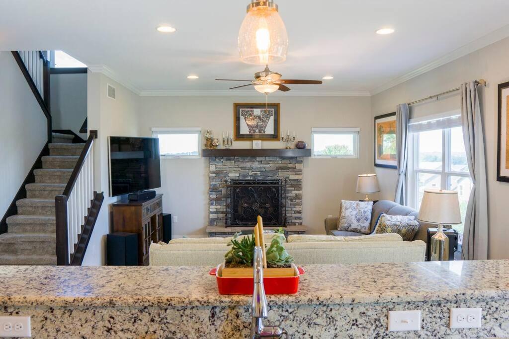 Hillside Harbor In Hawks Woods Estates - Property Image 9