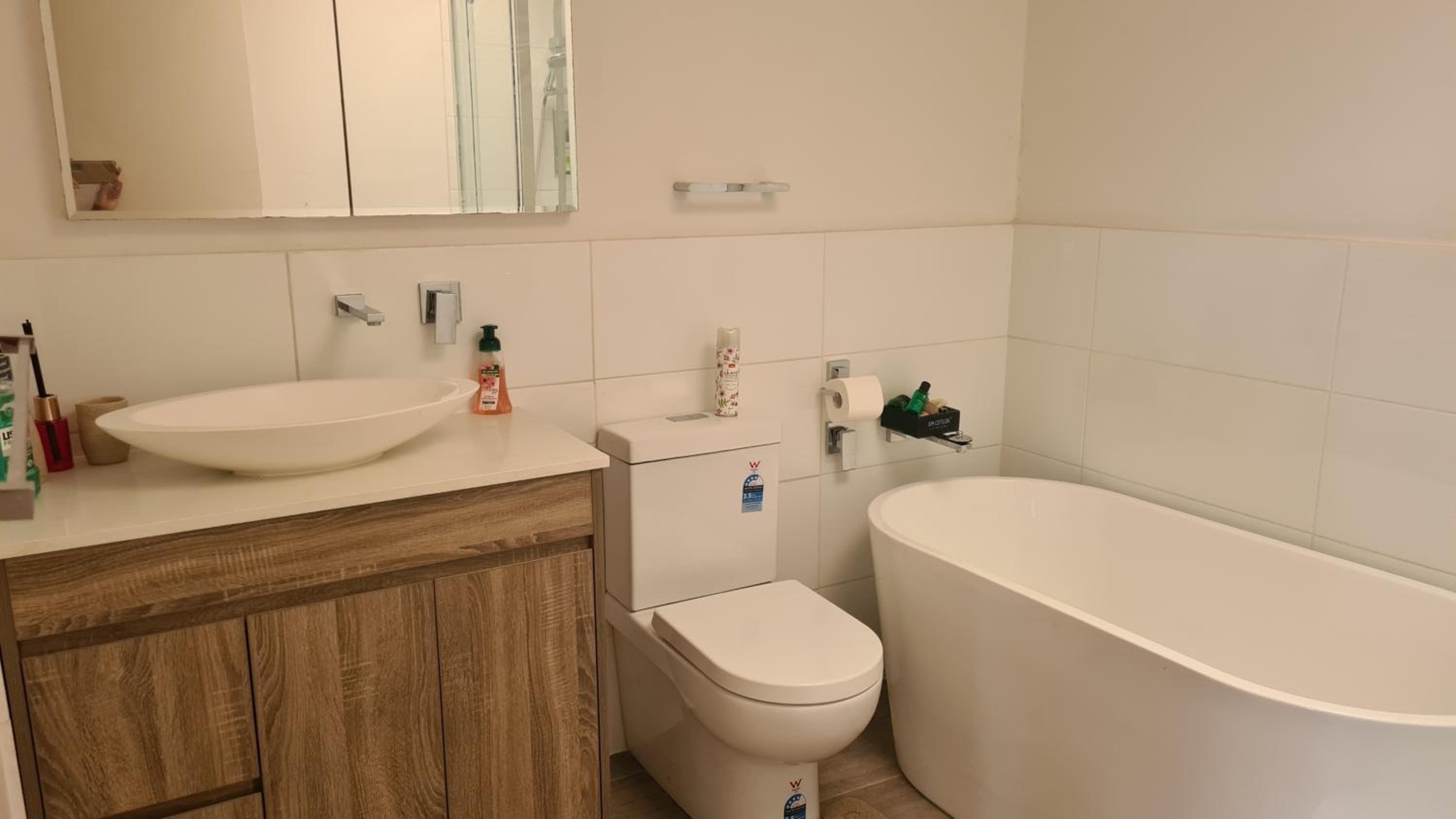 Clayton Living Town House at Monash Doorstep