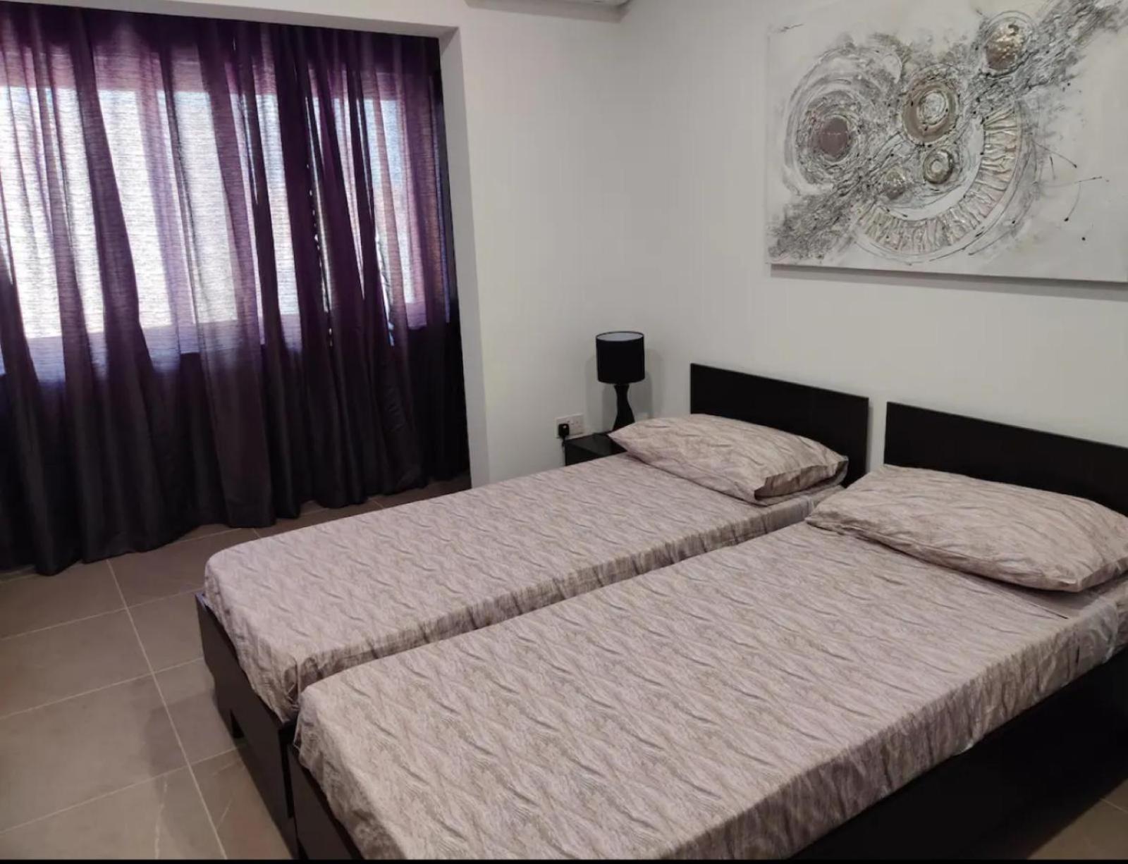 4 bedroom apt 5 mins away from beach and amenities photo 2