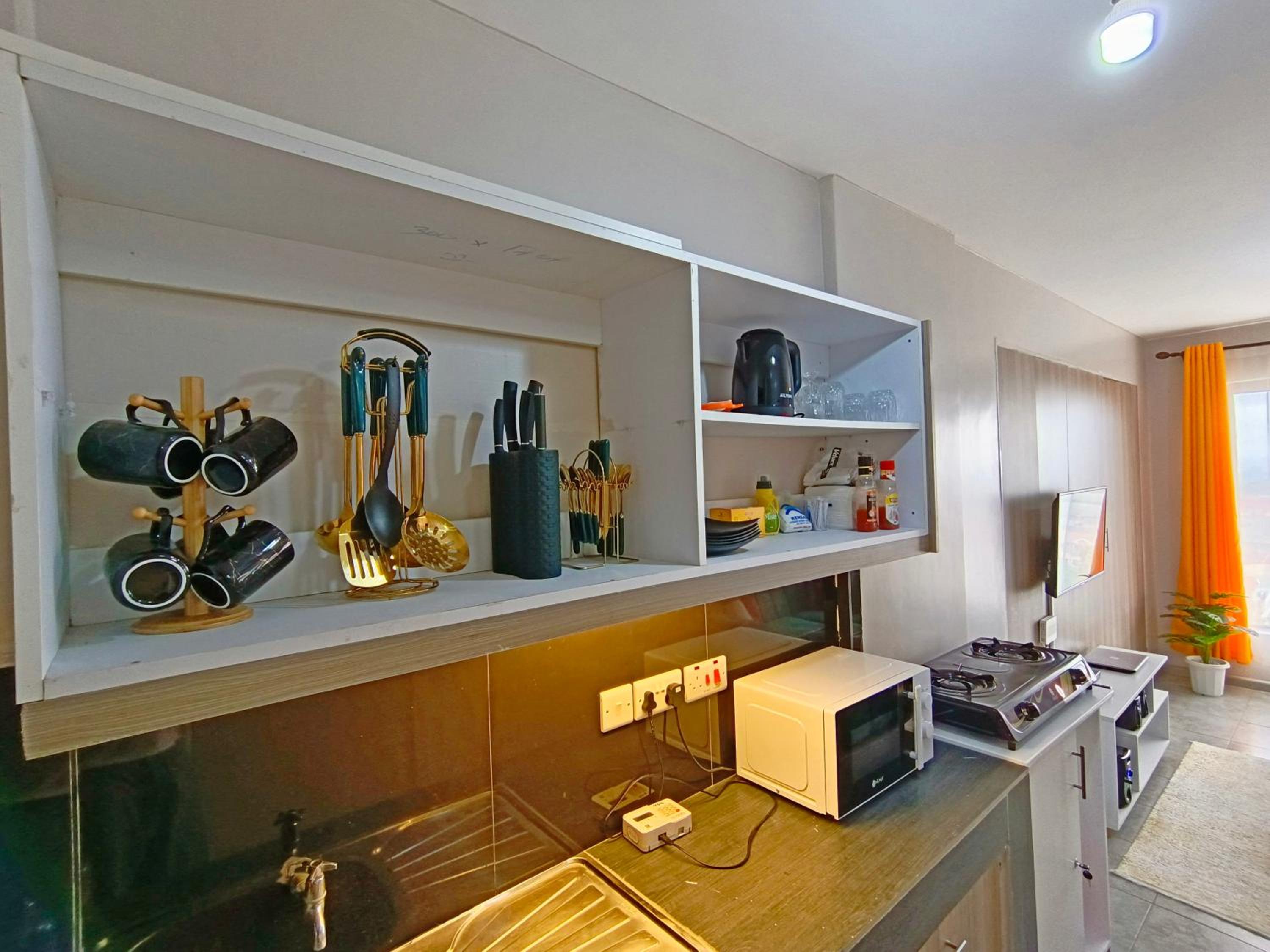 Quiet Urban Stay with Views, 0742 for 616 then 120 view 5