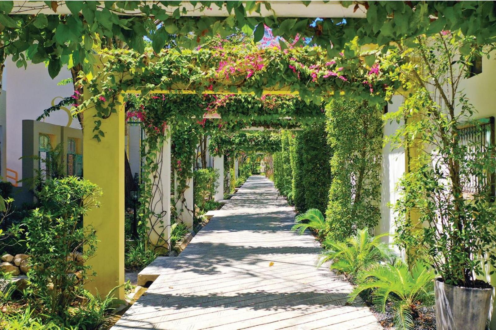 Summer Luxury Beach Resort & Spa