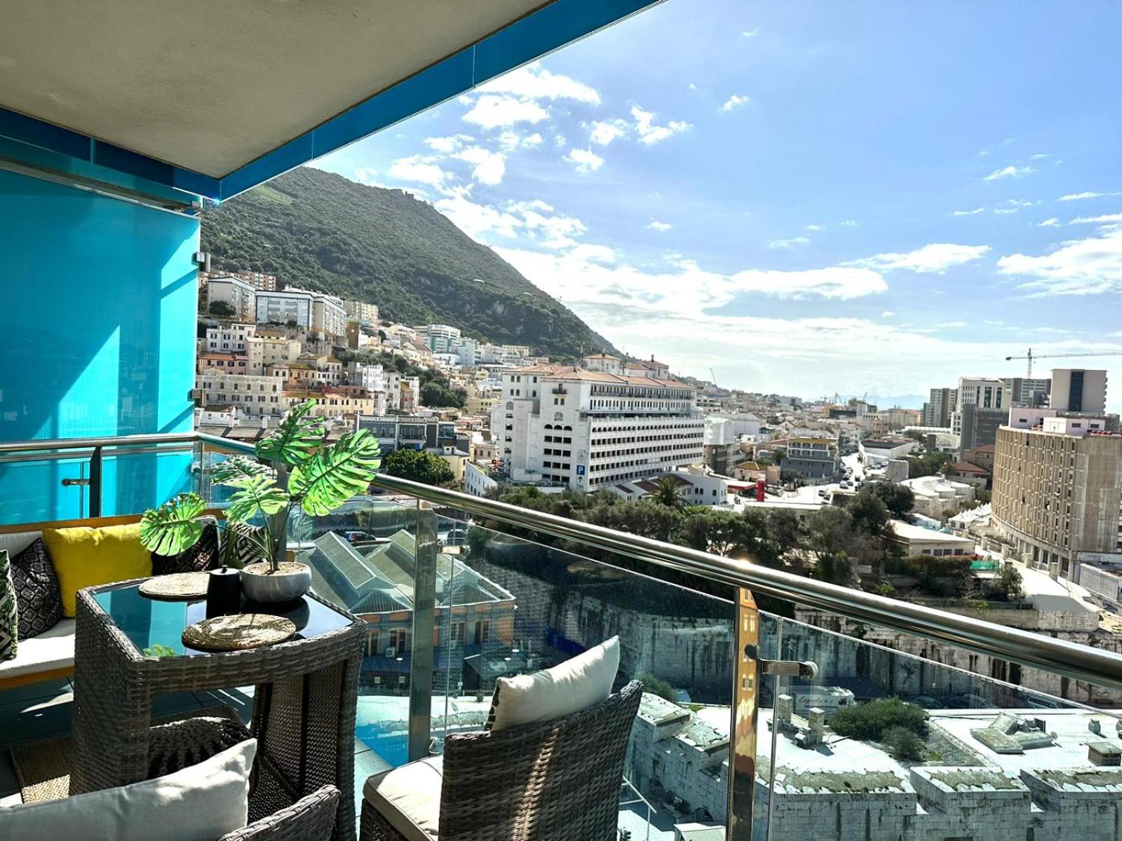 Bright Ocean Village Apartment
