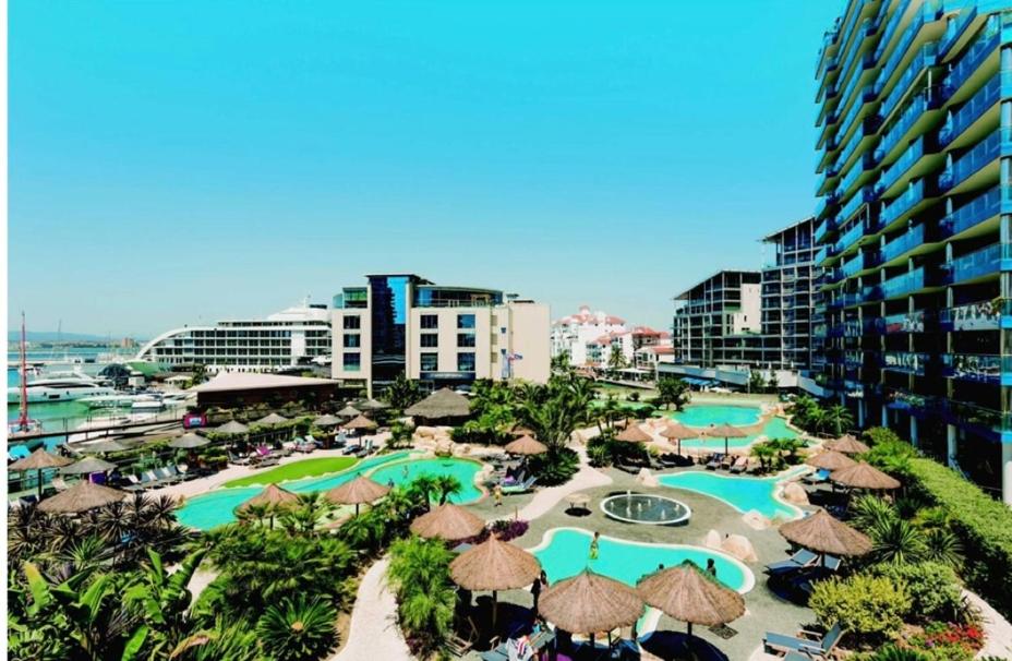 Bright Ocean Village Apartment
