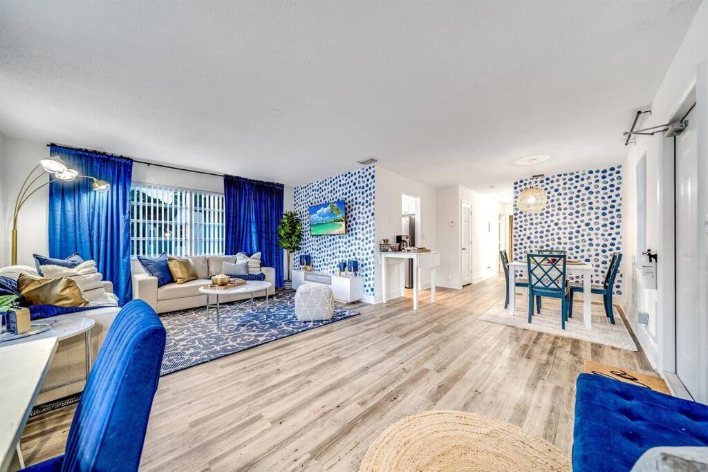 Stylish - Water View Condo - Palm Wave Says view 2