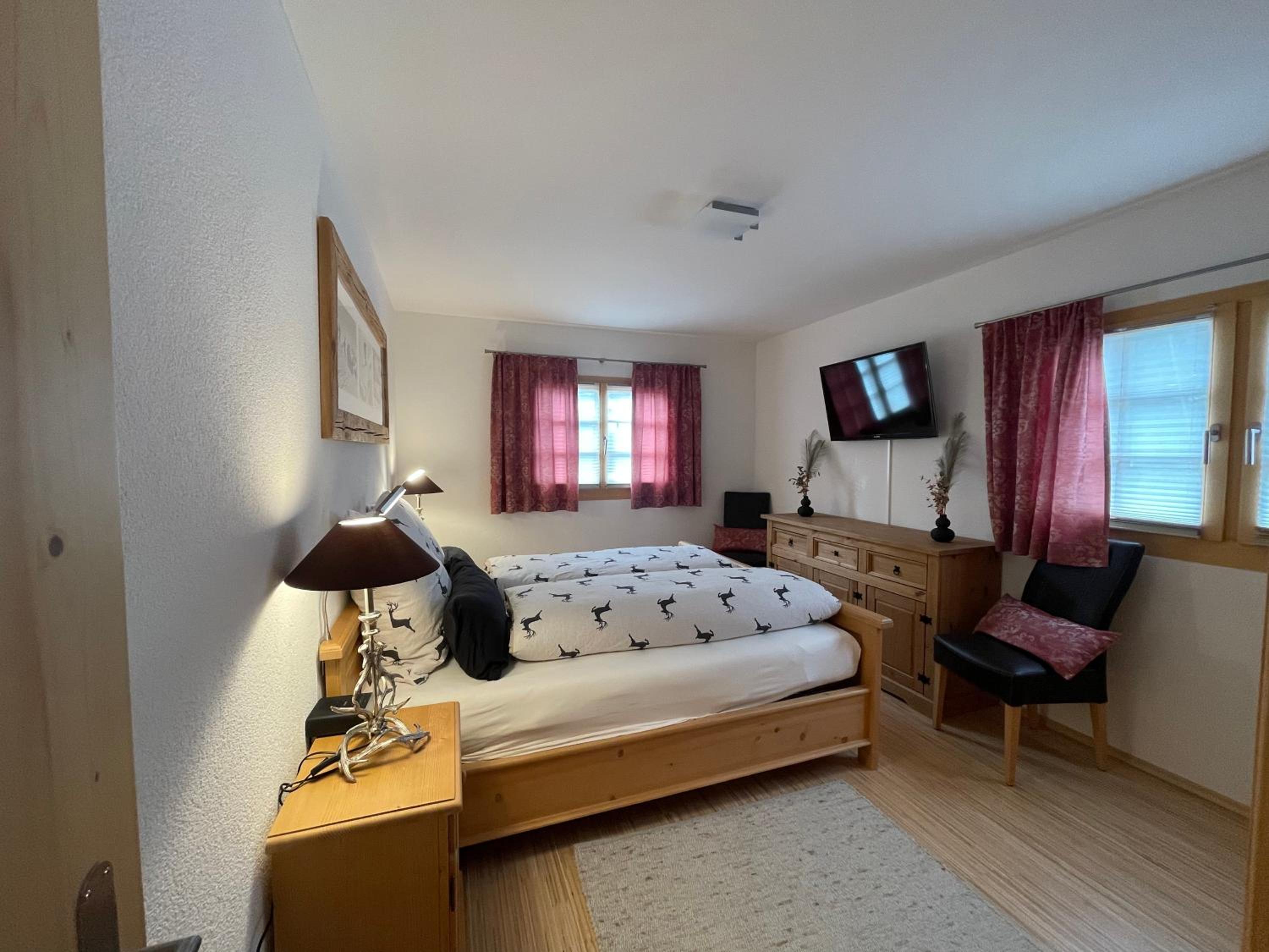 Laax Cozy Apartment Ski Bus in front of the Door