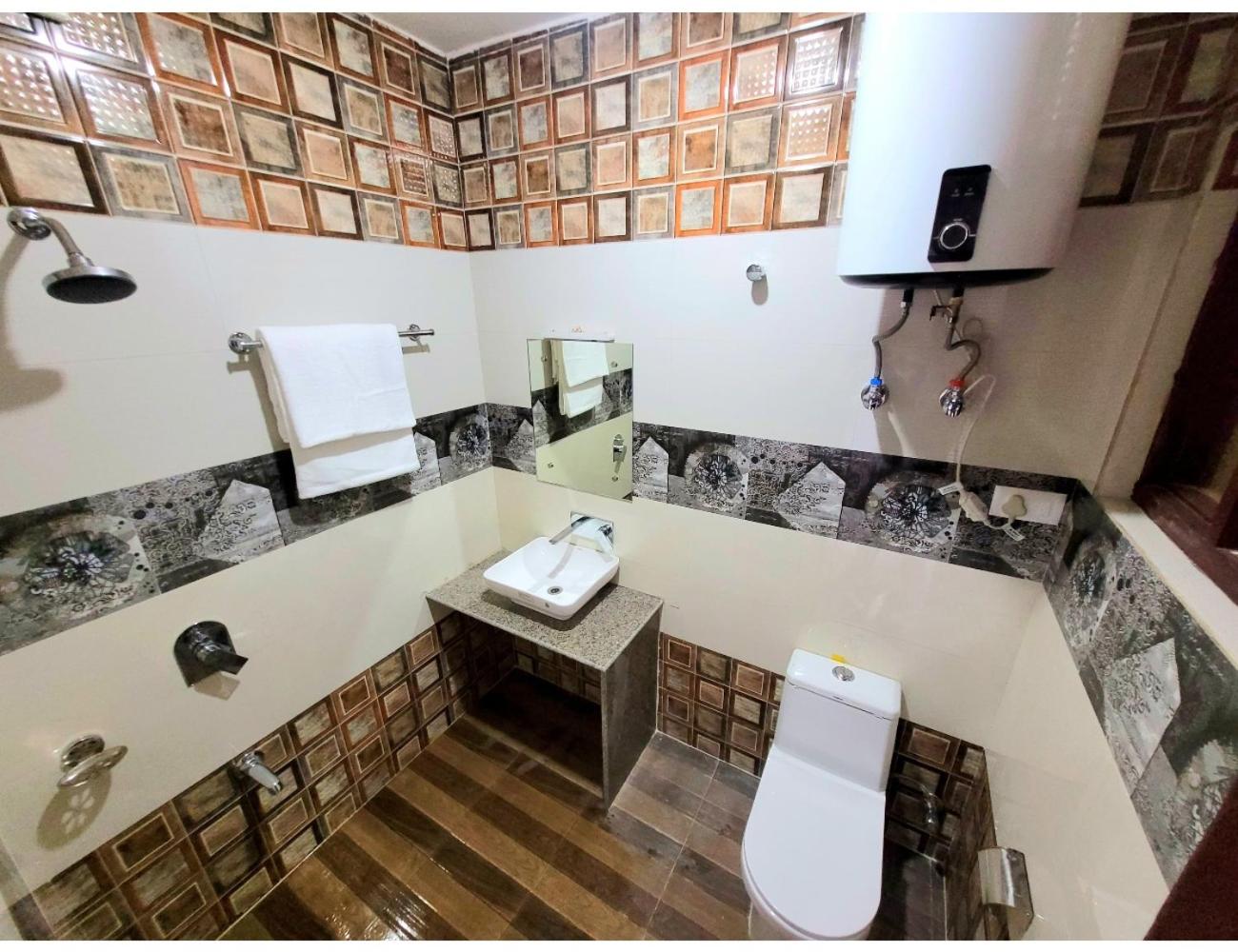Hotel Snowlight, Khaniyar, Srinagar