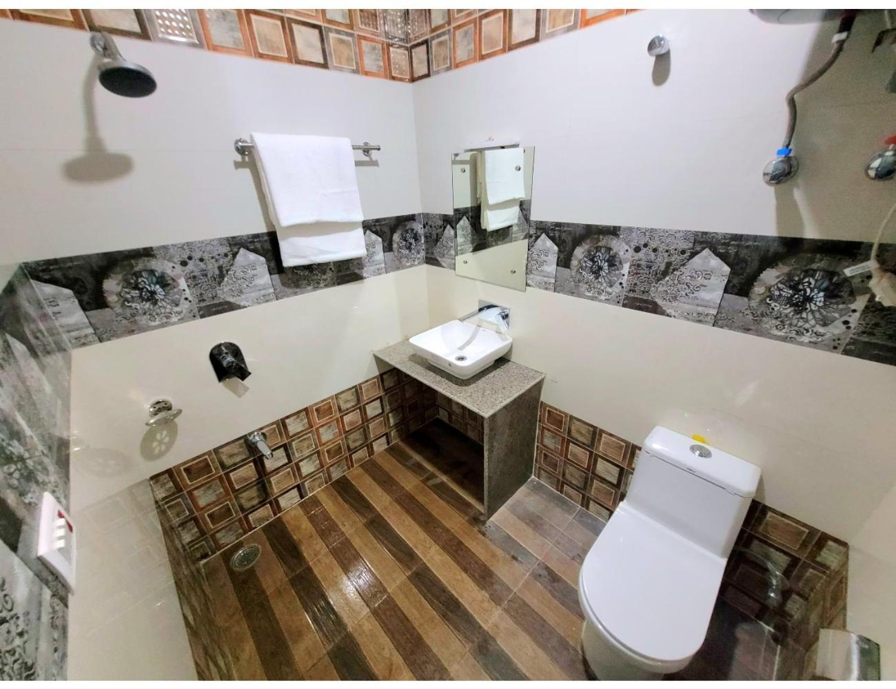Hotel Snowlight, Khaniyar, Srinagar