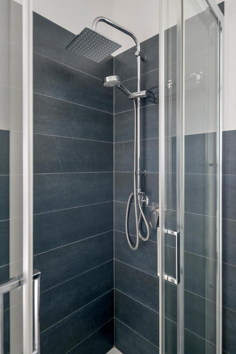 DolceVitaSuites - Modern 3 Bdr Villa in S. Lorenzo view 3