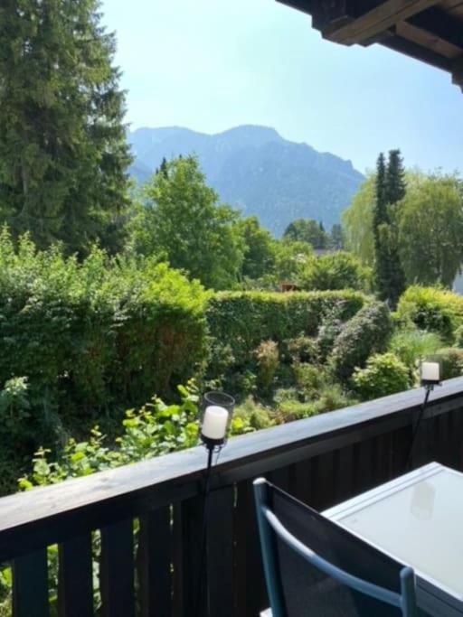 Haus Schmidhuber Ferienwohnung 2 mit Balkon und Bergblick