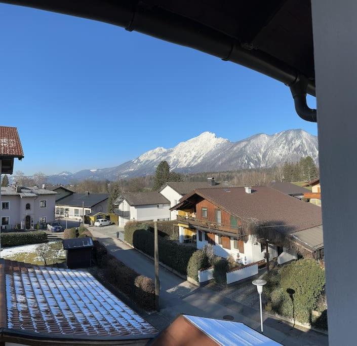 Haus Schmidhuber Ferienwohnung 2 mit Balkon und Bergblick