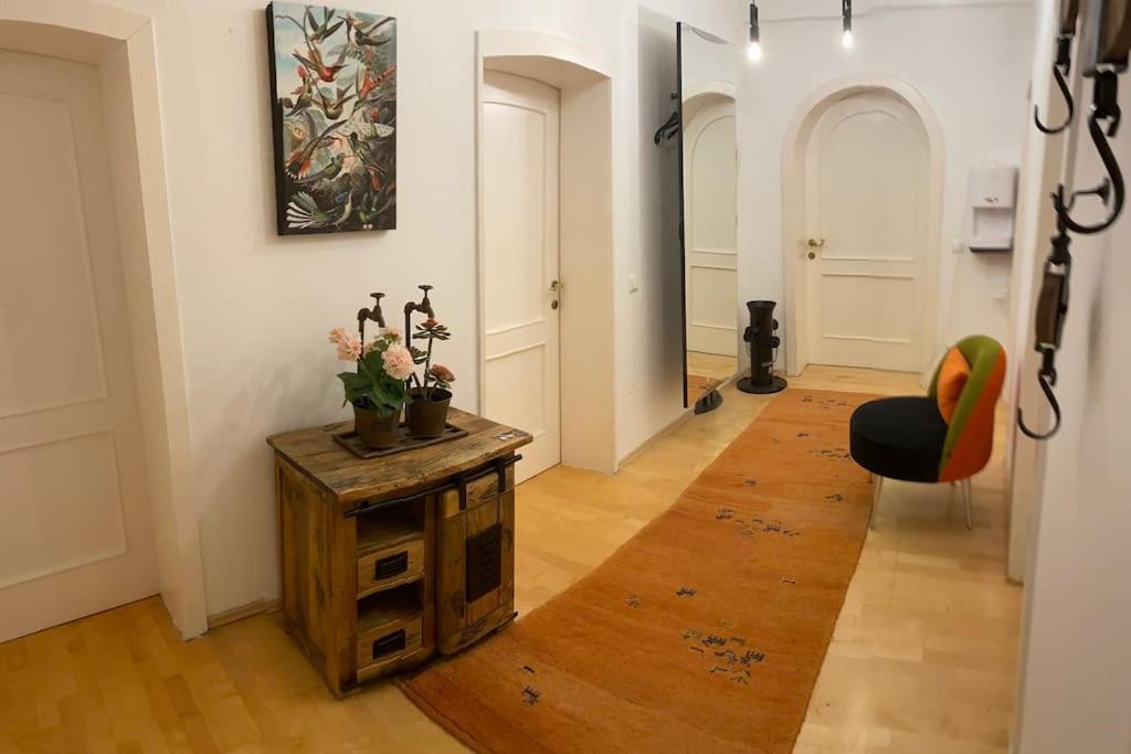 Haus Schmidhuber Ferienwohnung 2 mit Balkon und Bergblick