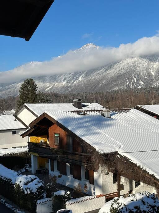Haus Schmidhuber Ferienwohnung 2 mit Balkon und Bergblick