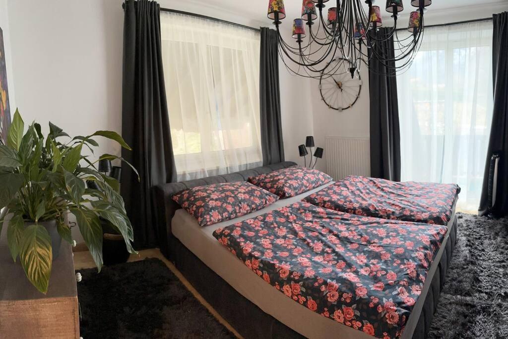 Haus Schmidhuber Ferienwohnung 2 mit Balkon und Bergblick