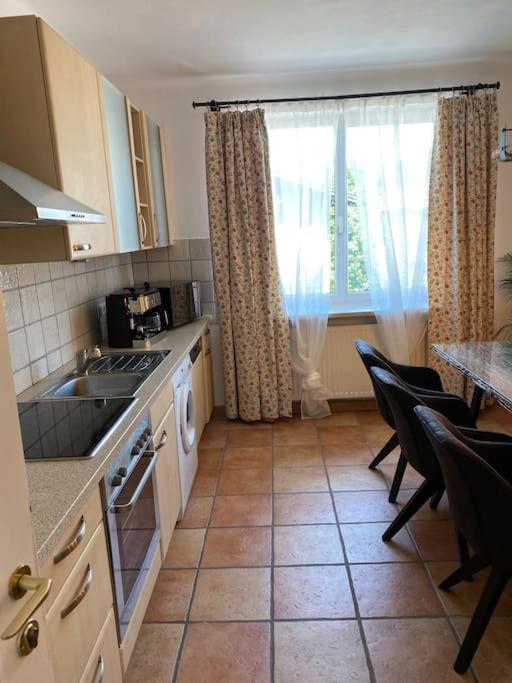 Haus Schmidhuber Ferienwohnung 2 mit Balkon und Bergblick