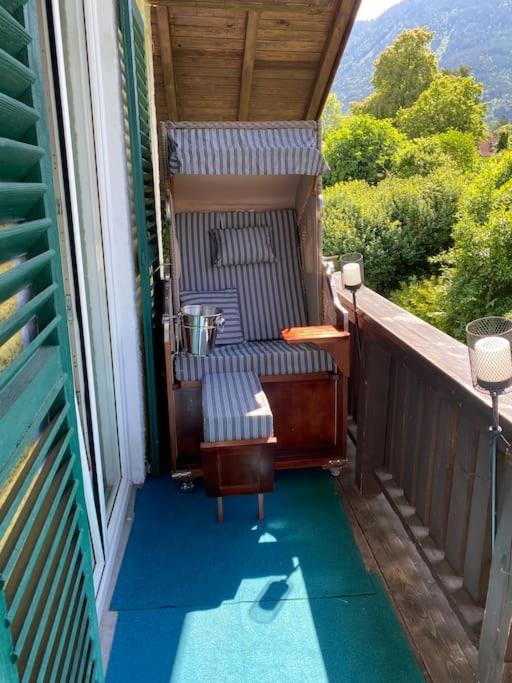 Haus Schmidhuber Ferienwohnung 2 mit Balkon und Bergblick