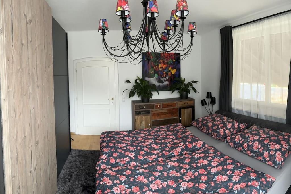 Haus Schmidhuber Ferienwohnung 2 mit Balkon und Bergblick