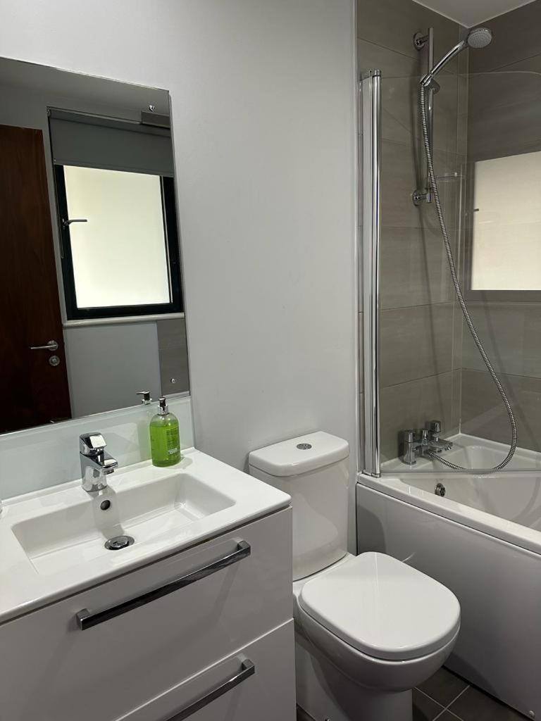 Luxury 9ine Beautiful Bull Ring Apartment Free Parking view 4