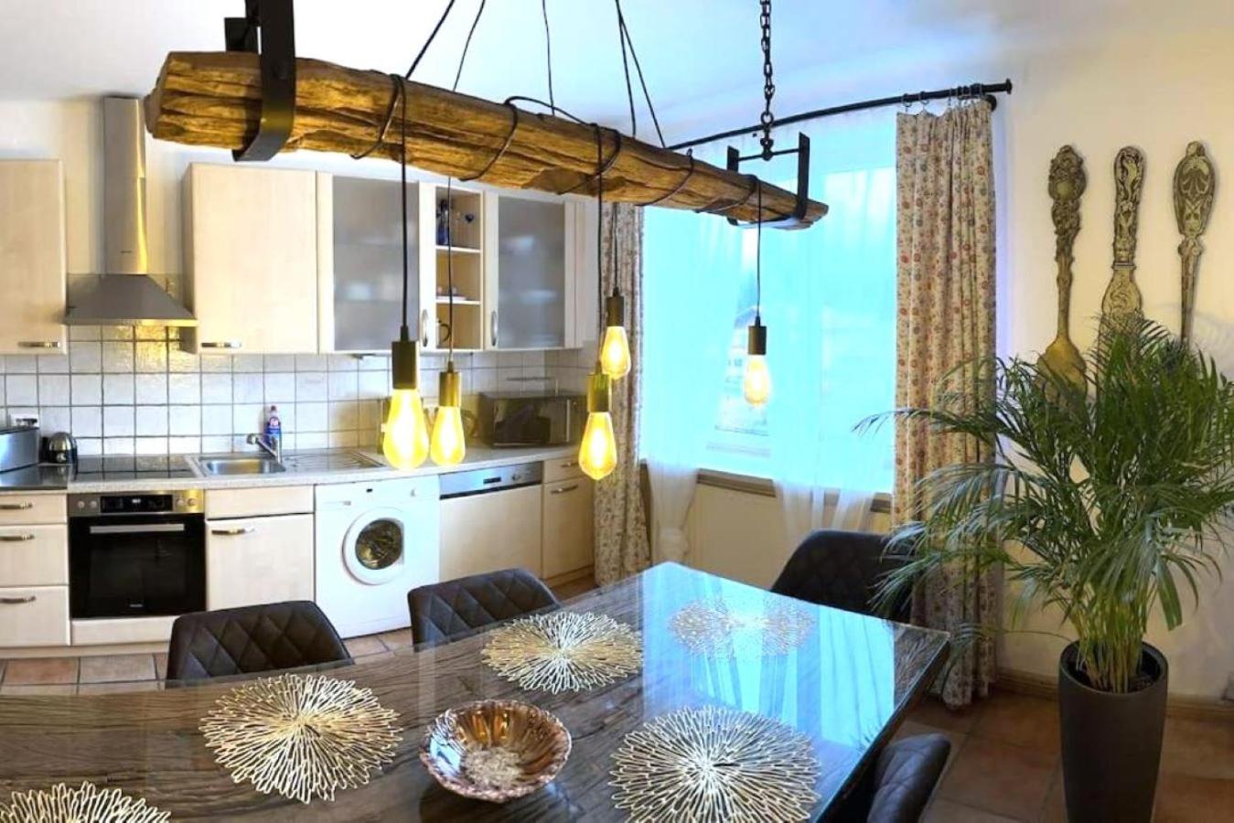 Haus Schmidhuber Ferienwohnung 2 mit Balkon und Bergblick
