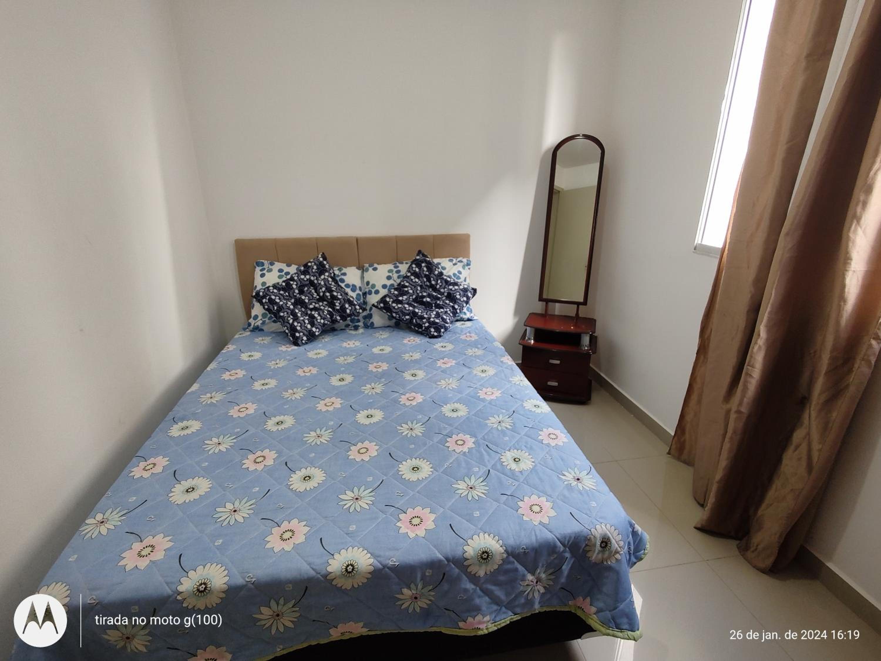 Em Natal, aptº 2/4 inteiro em condomínio fechado.