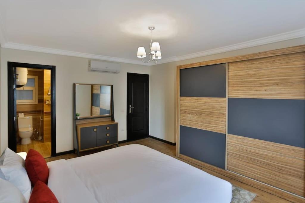 Parkside Boutique 3 BBR Serviced Apartment - Ocean Blue - Near Airport