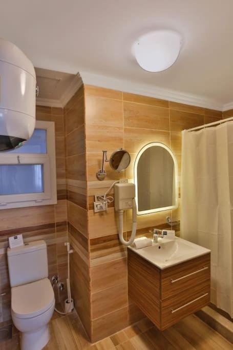Parkside Boutique 3 BBR Serviced Apartment - Ocean Blue - Near Airport