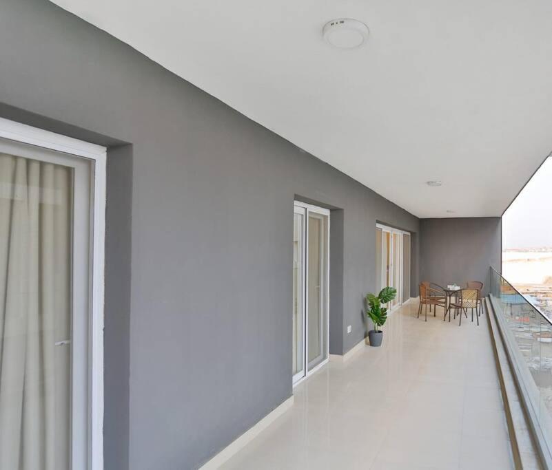 Parkside Boutique 3 BBR Serviced Apartment - Ocean Blue - Near Airport