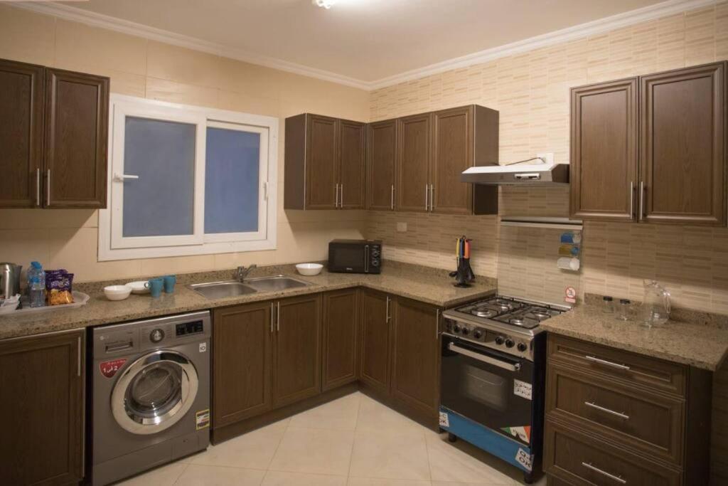 Parkside Boutique 3 BBR Serviced Apartment - Ocean Blue - Near Airport
