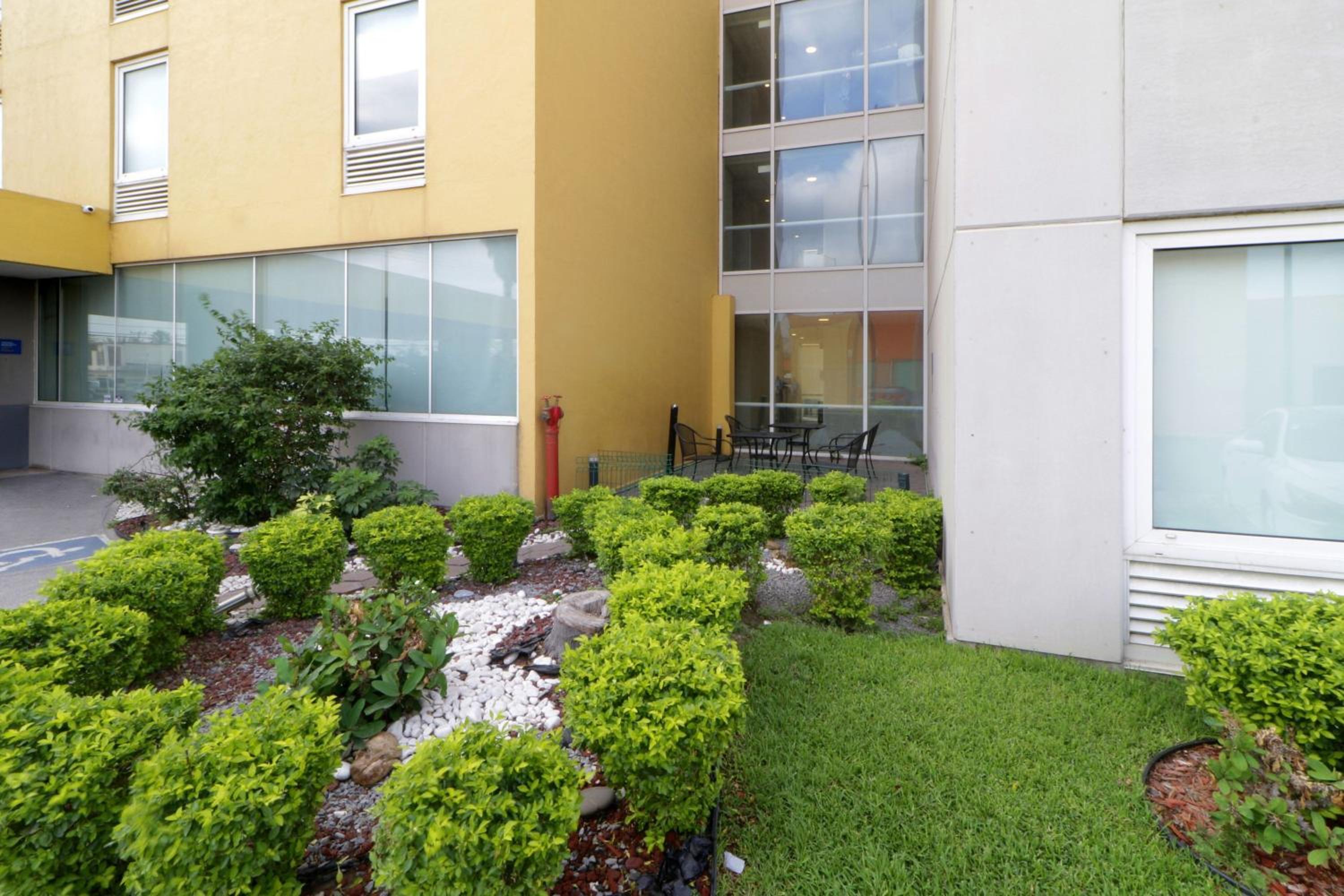Saltillo Vacations - City Express by Marriott Saltillo Sur - Property Image 6