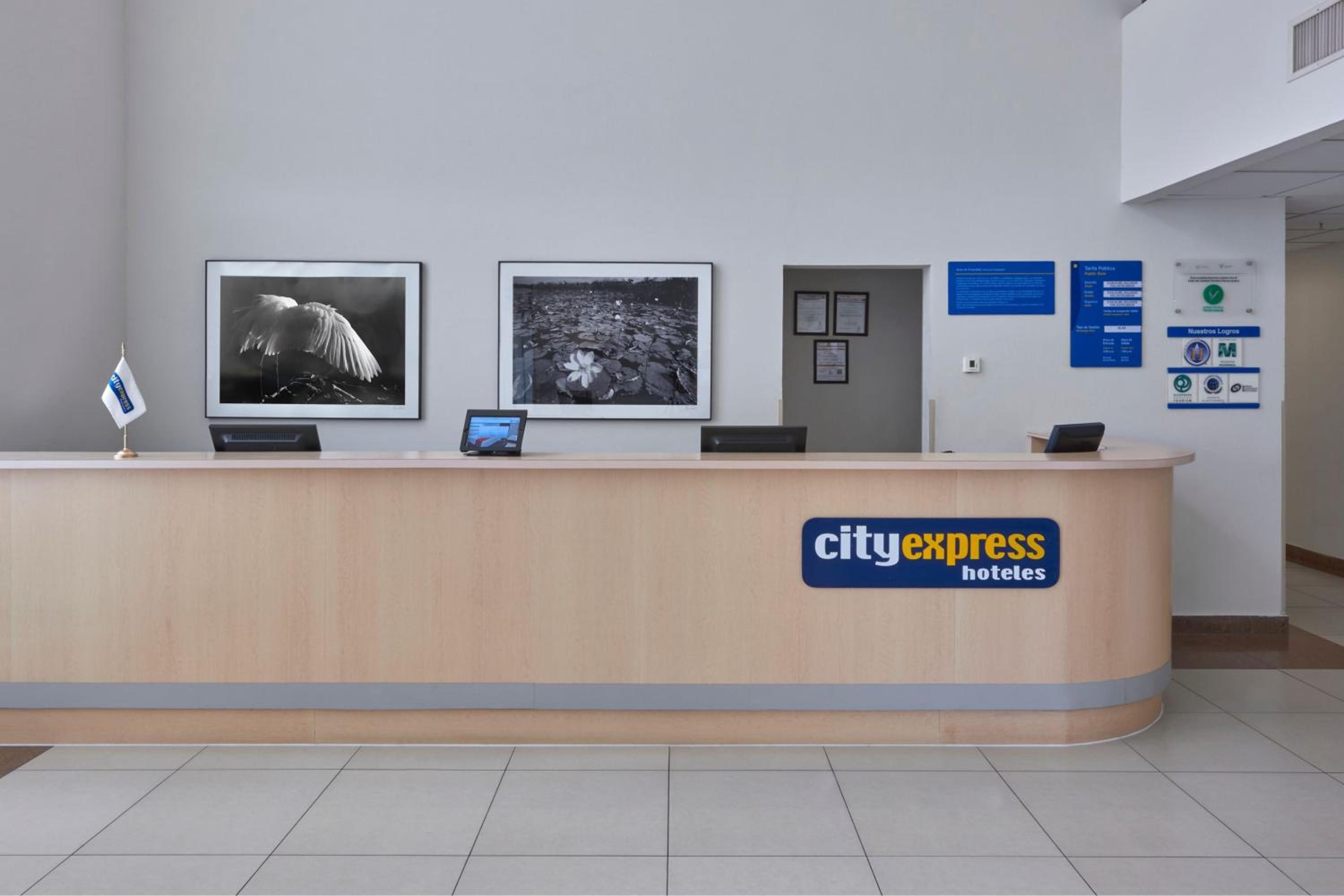 Saltillo Vacations - City Express by Marriott Saltillo Sur - Property Image 7