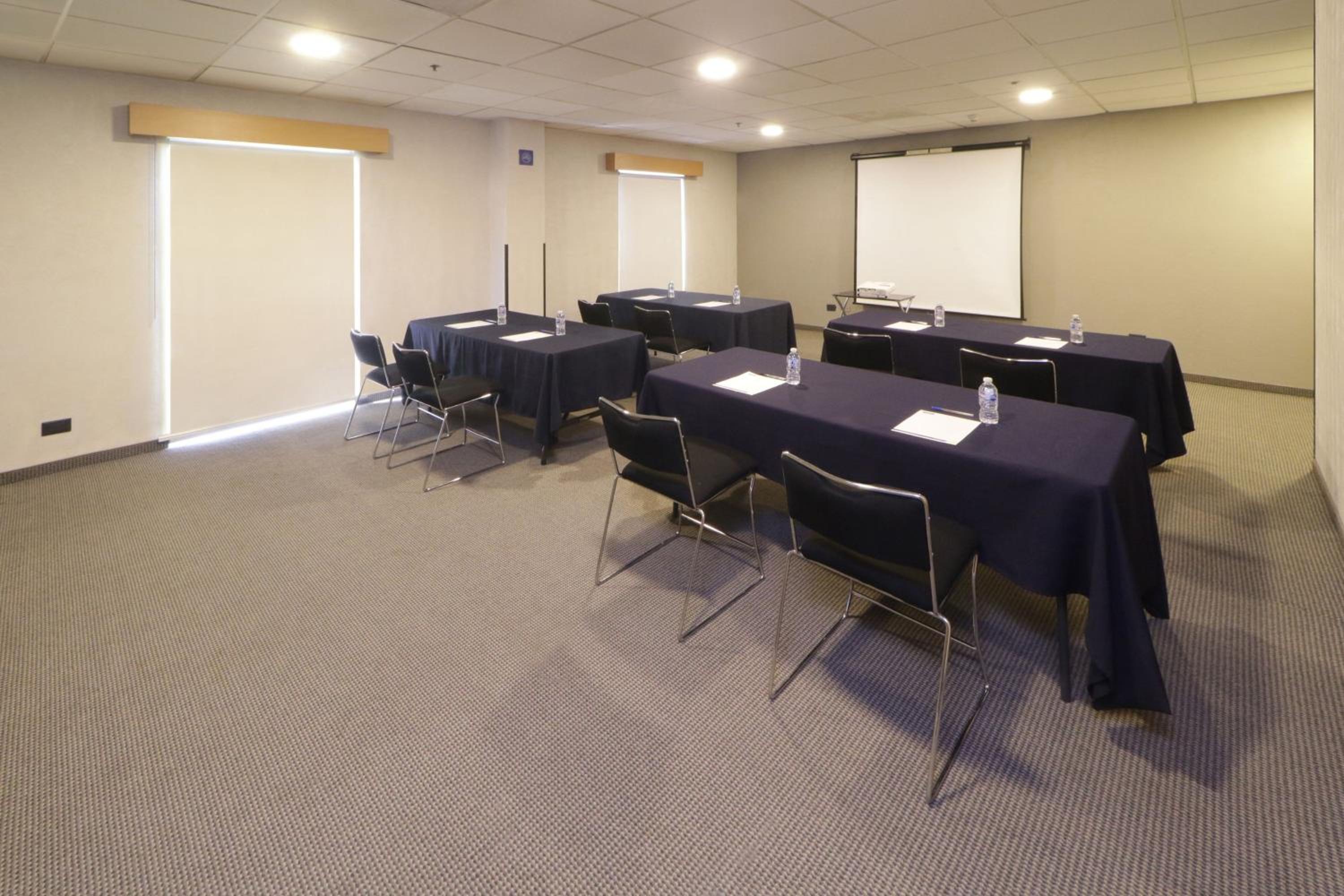 Saltillo Vacations - City Express by Marriott Saltillo Sur - Property Image 2