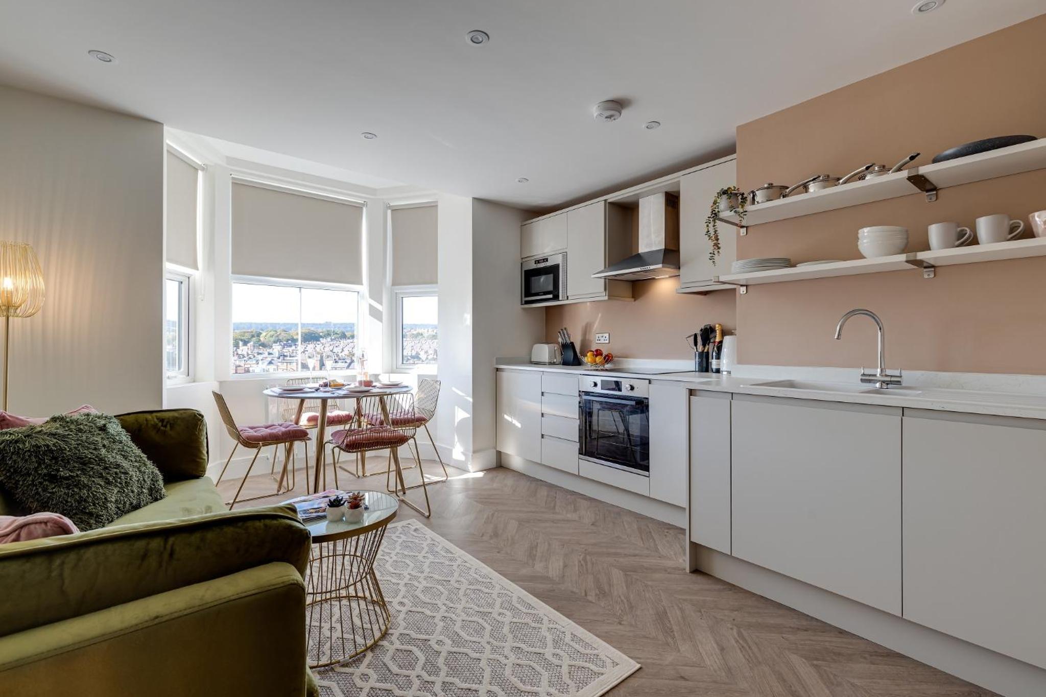 Bright North Bay Apartment Cricket Ground Views view 5