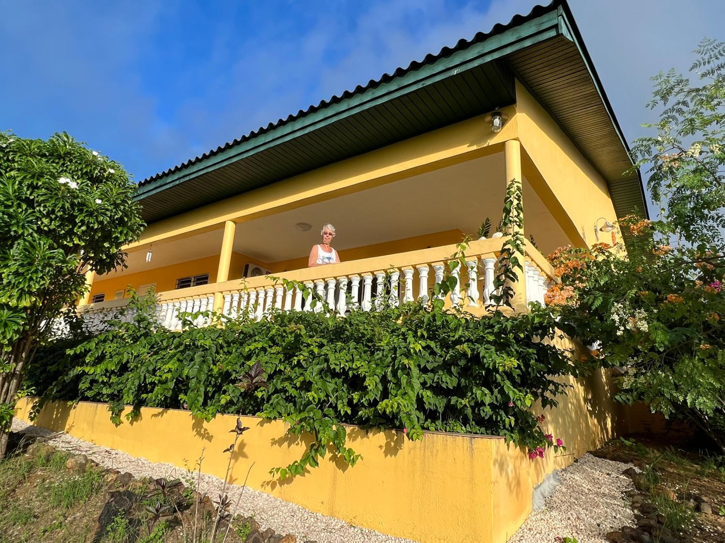 Traumhaus am Hang mit privatem Pool