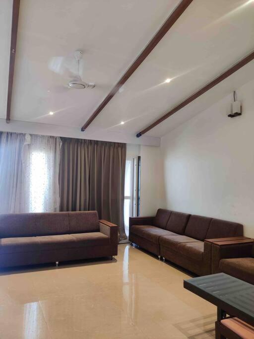 Misty Cliff Pachgani, Luxurious rooms with valley view view 2
