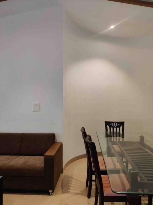 Misty Cliff Pachgani, Luxurious rooms with valley view view 3
