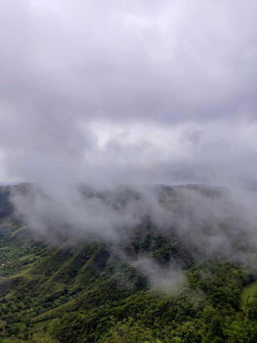 Misty Cliff Pachgani, Luxurious rooms with valley view view 5