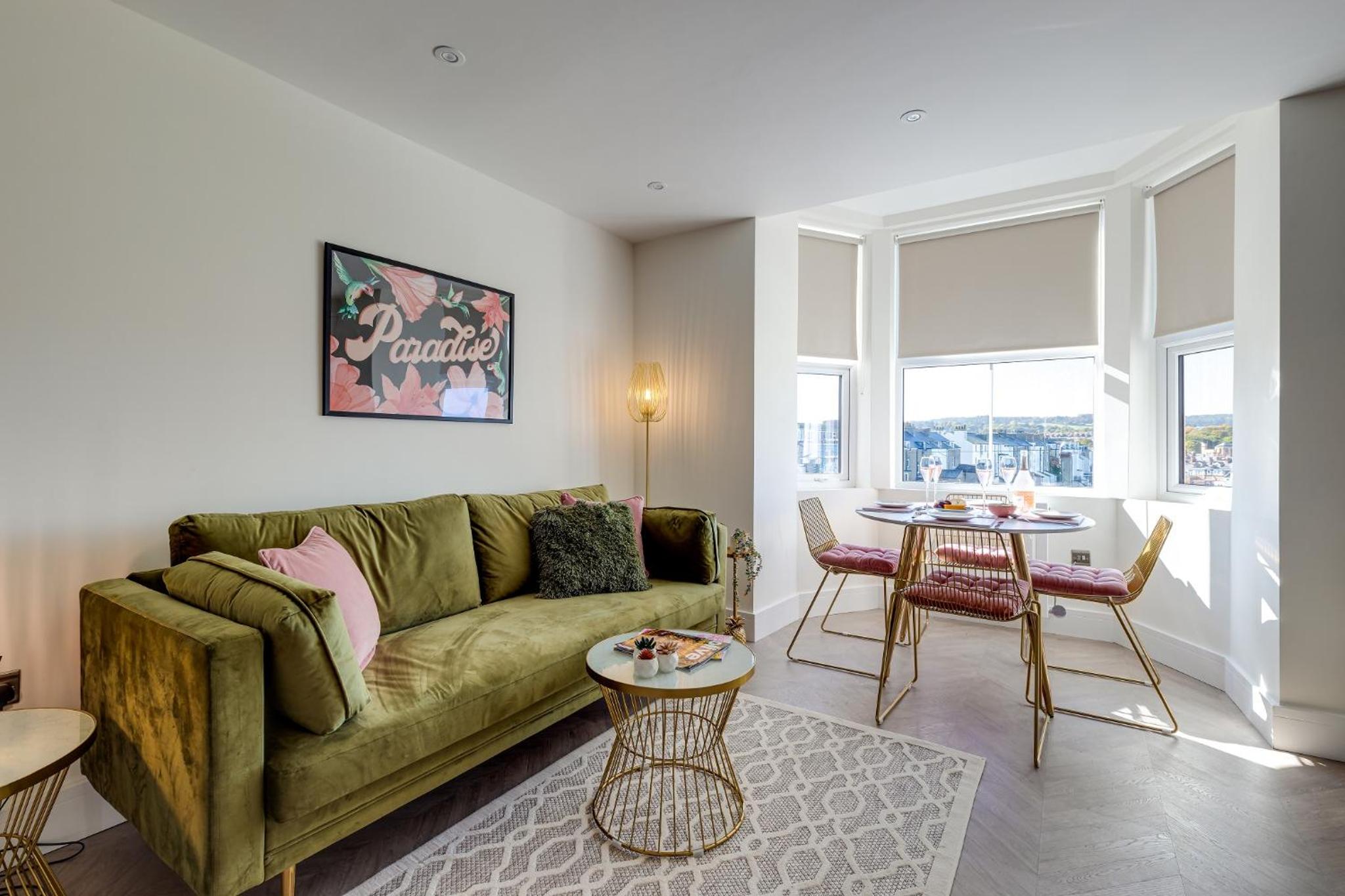 Bright North Bay Apartment Cricket Ground Views view 4