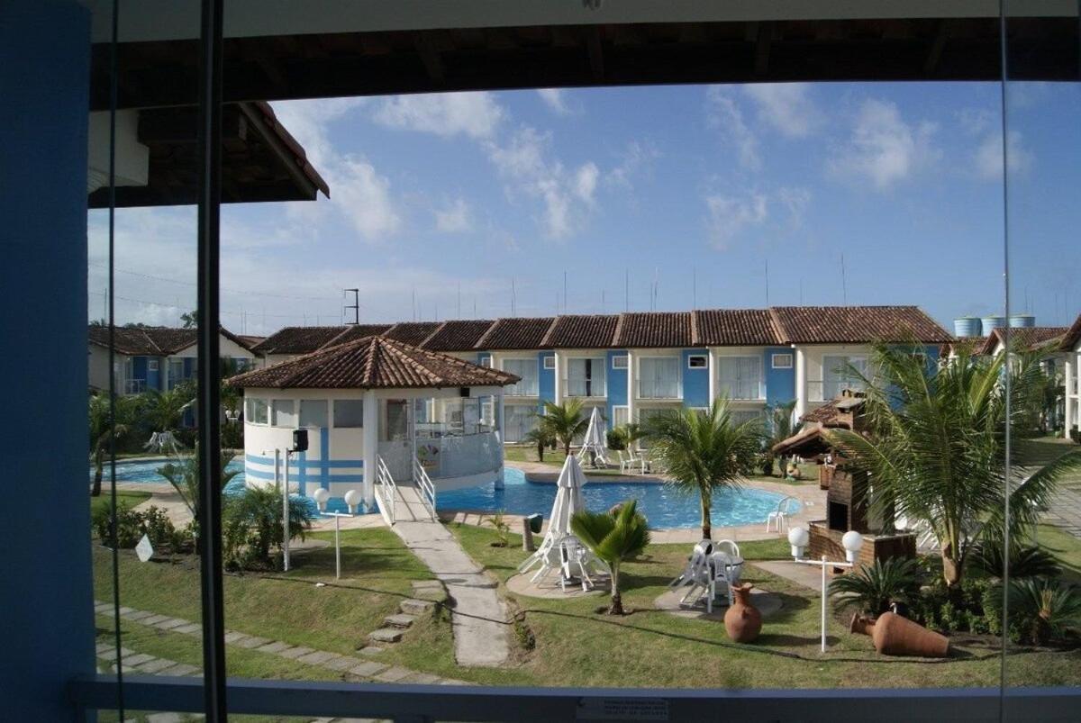 Casas no Residencial Mont Sião com 1, 2 ou 3 suítes (todas com ar condicionado) condomíno a poucos metros da praia de Taperapuã (Axé Moi), com 2 piscinas a