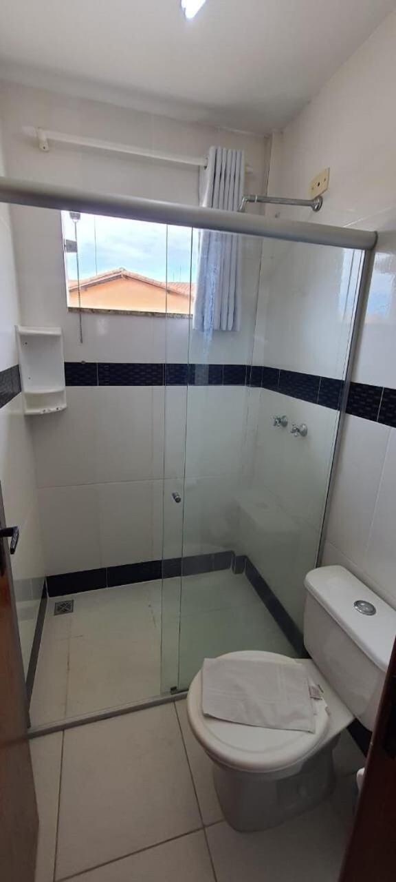 Casas no Residencial Mont Sião com 1, 2 ou 3 suítes (todas com ar condicionado) condomíno a poucos metros da praia de Taperapuã (Axé Moi), com 2 piscinas a